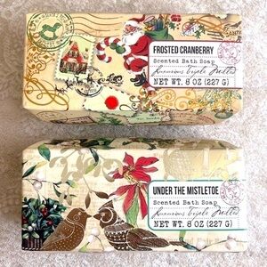 Brand New Set of 2 Triple-Milled Scented Bath Soap Christmas Cranberry Mistletoe